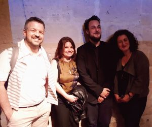 Ο ποιητής και συγγραφέας Θωμάς Τσαλαπάτης και συντελεστές της Ελληνικής Εβδομάδας με τον Δεσμό.