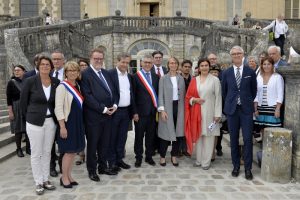 Η Υπουργός Πολιτισμού και Αθλητισμού, κα. Λυδία Κονιόρδου, και άλλοι επίσημοι προσκεκλημένοι, στο κάστρο του Φονταινεμπλώ, όπου πραγματοποιήθηκε το 8ο Φεστιβάλ Ιστορίας της Τέχνης.