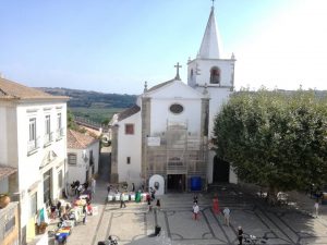 Άποψη της πλατείας του πορτογαλικού μεσαιωνικού χωριού Óbidos, όπου πραγματοποιήθηκε φέτος ο εορτασμός της Ευρωπαϊκής Ημέρας Γλωσσών.