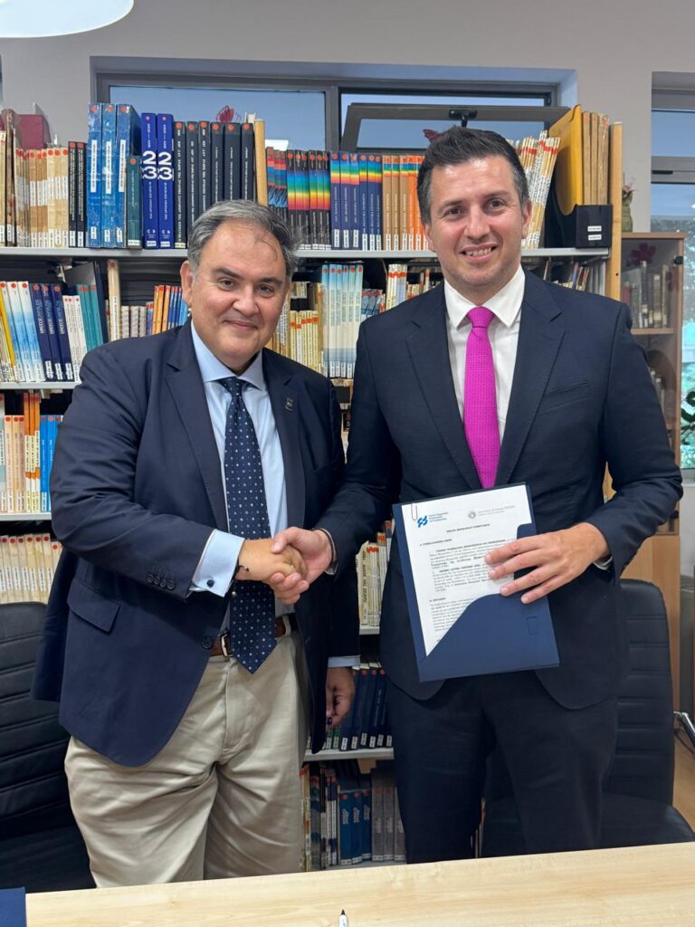 Μνημόνιο Συνεργασίας υπέγραψαν ΓΓΕΕ και Εθνικό Ίδρυμα Ερευνών - Τεκμηρίωση, ειδησεογραφικός γραμματισμός  και θωράκιση της ενημέρωσης των πολιτών οι κοινοί στόχοι